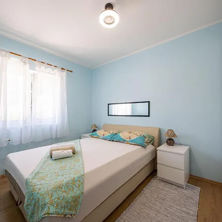 Lovely In With Outdoor Swimming Pool Dubrava (Split-Dalmatia)