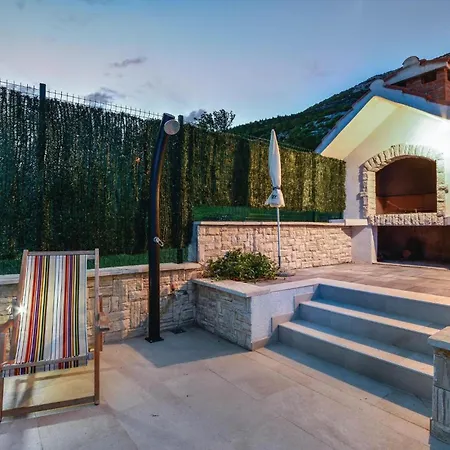 Lovely In With Outdoor Swimming Pool * Dubrava (Split-Dalmatia)