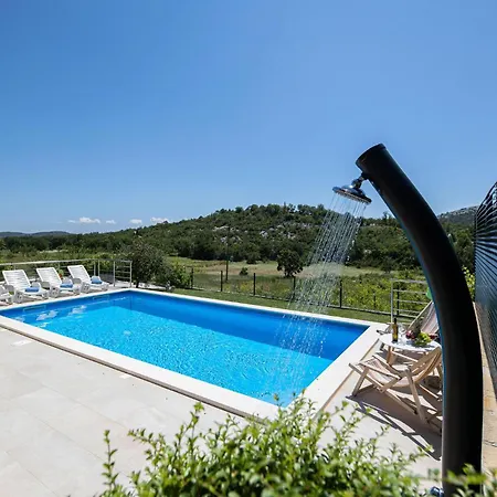 Holiday home Lovely In With Outdoor Swimming Pool