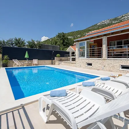 Lovely In With Outdoor Swimming Pool Dubrava (Split-Dalmatia)