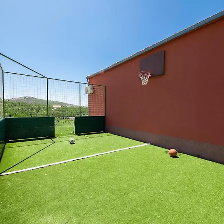 Lovely In With Outdoor Swimming Pool * Dubrava (Split-Dalmatia)