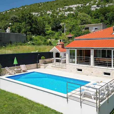 Lovely In With Outdoor Swimming Pool *