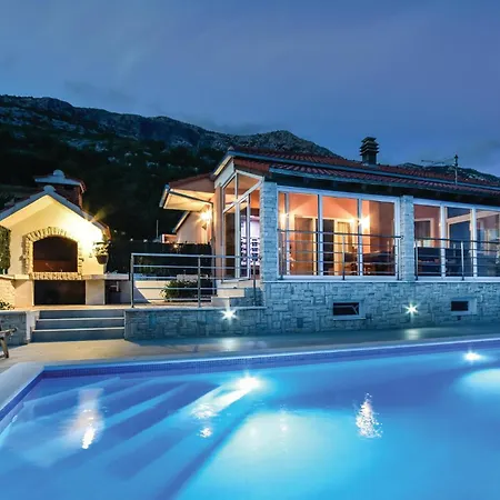 Holiday home Lovely In With Outdoor Swimming Pool *