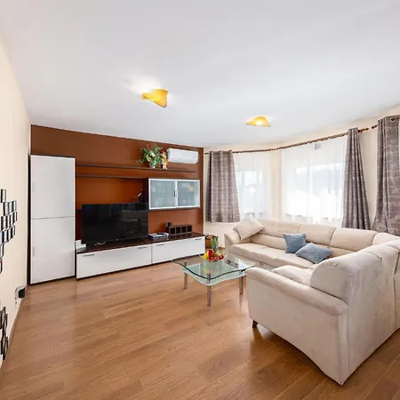 Holiday home Lovely In With Outdoor Swimming Pool Dubrava (Split-Dalmatia)